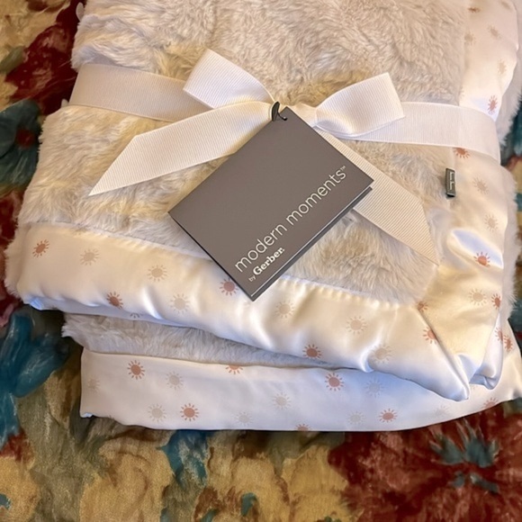 Brand New Modern Moments by Gerber Plush Baby Blanket w/ Satin Trim Neutral - Picture 2 of 13